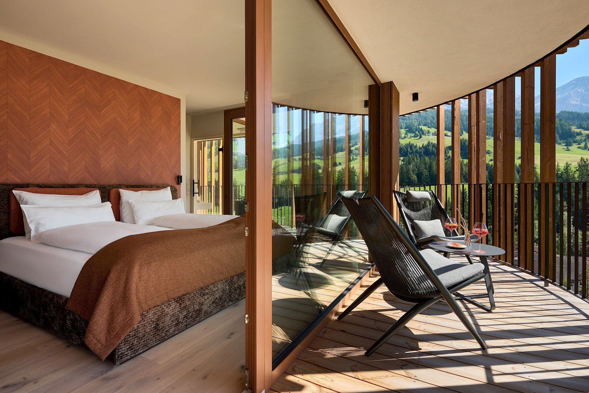 Sauna Suite im Hotel Badia Hill mit Doppelbett und Südbalkon