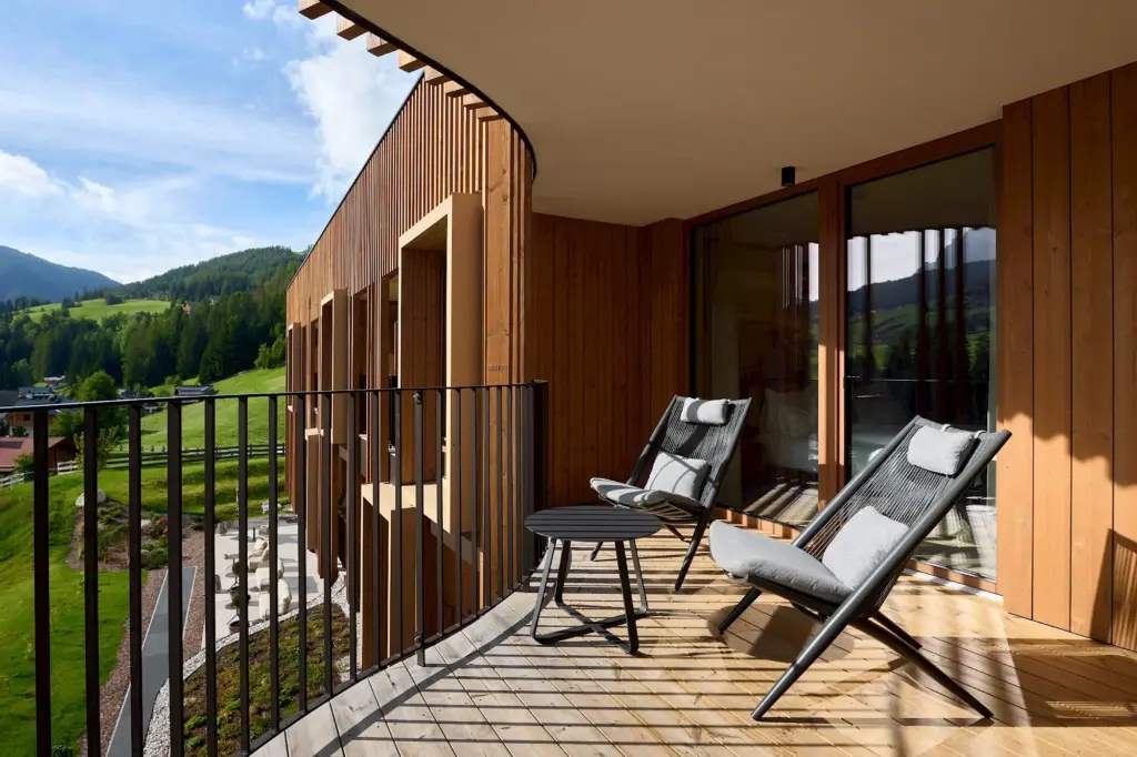 Balkon der Cigar Suite mit Blick ins Tal