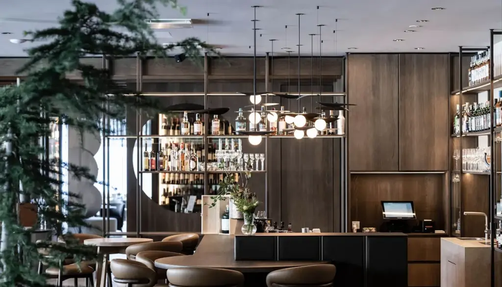 Lounge Bar und Rezeption im Badia Hill