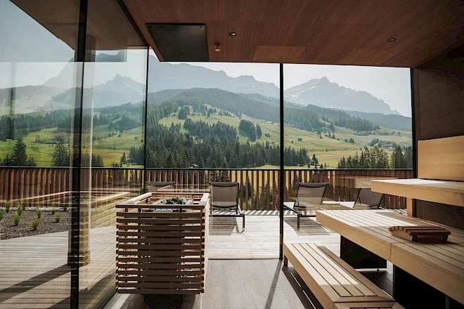 Sauna mit Blick in die Berge