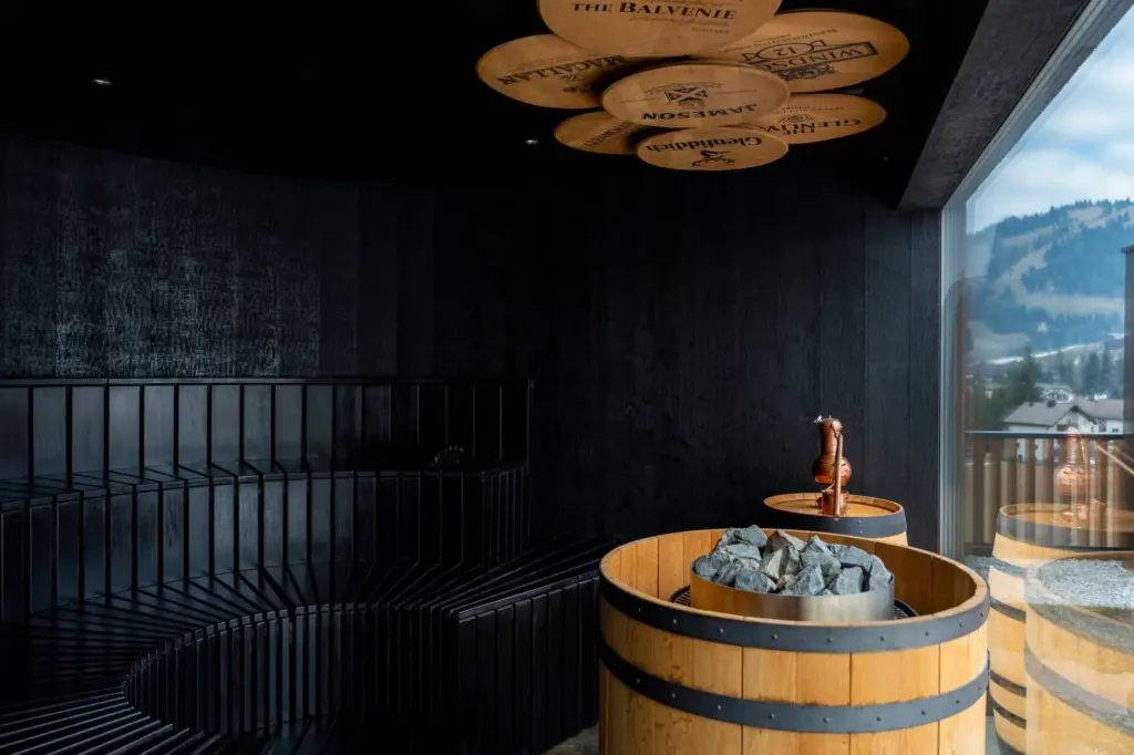 Whisky-Sauna mit Aufgussfass